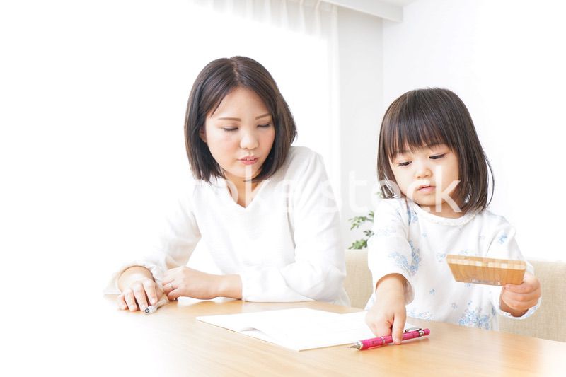 勉強をする子供