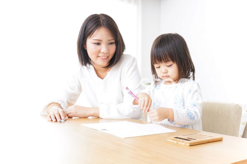 勉強をする子供