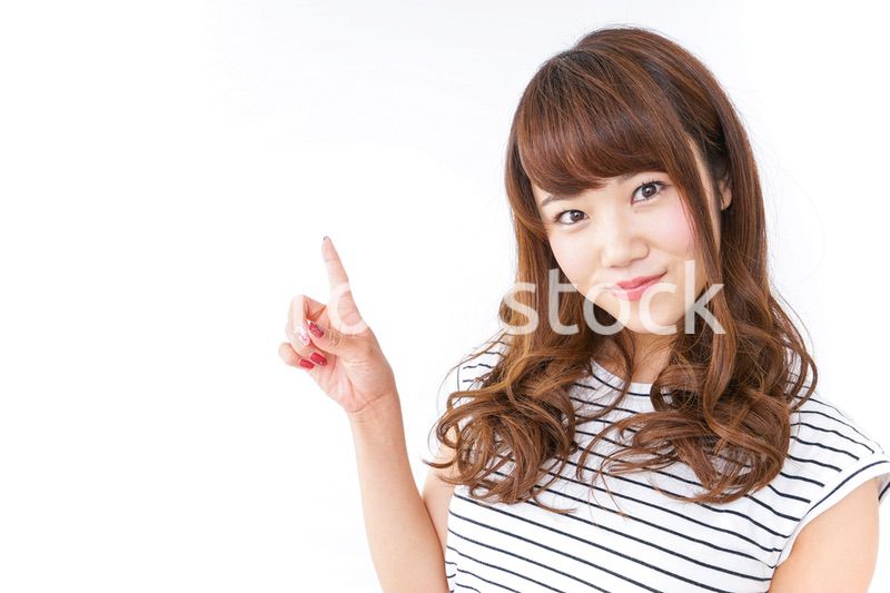 指をさす女性