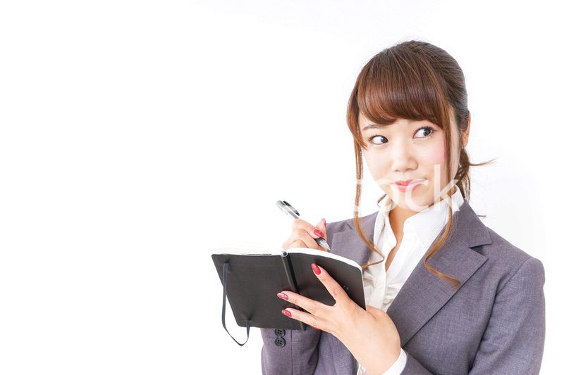 ノートを取るビジネスウーマン