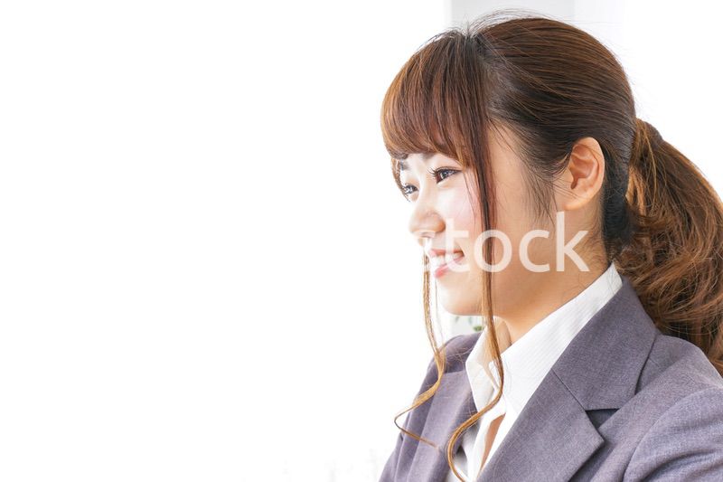 ノートを取るビジネスウーマン