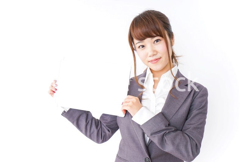 ホワイトボードを持つビジネスウーマン