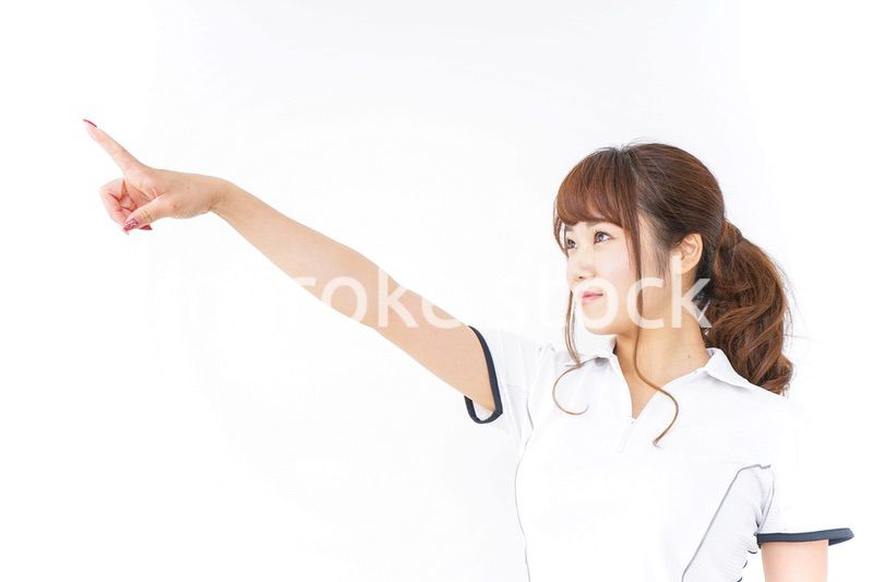 ゴールを見る女性