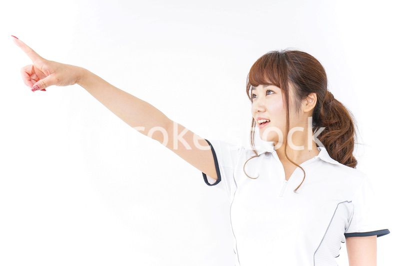 ゴールを見る女性