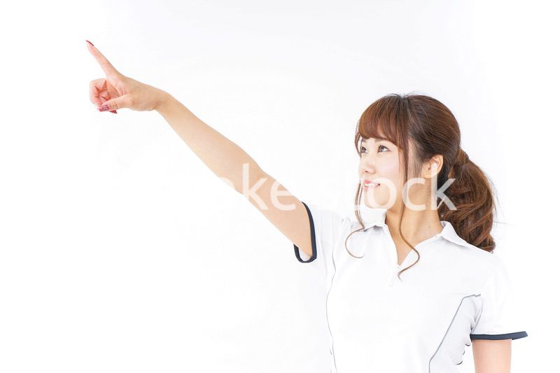 ゴールを見る女性