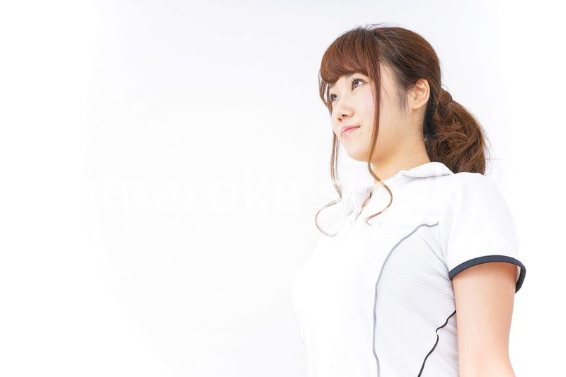 ゴールを見る女性