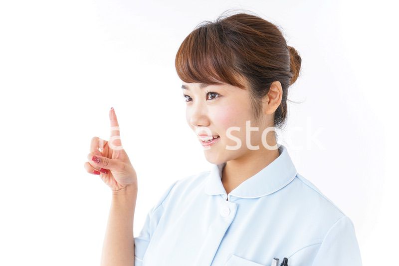指を指す看護師