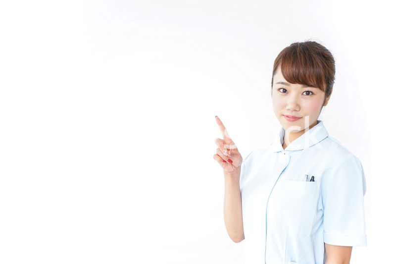 指を指す看護師