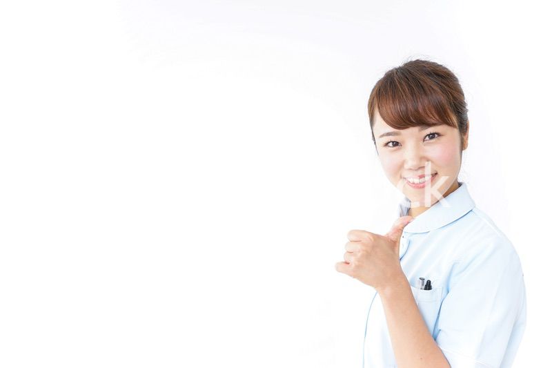 ガッツポーズをする看護師