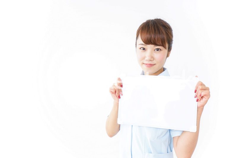 ホワイトボードと看護師