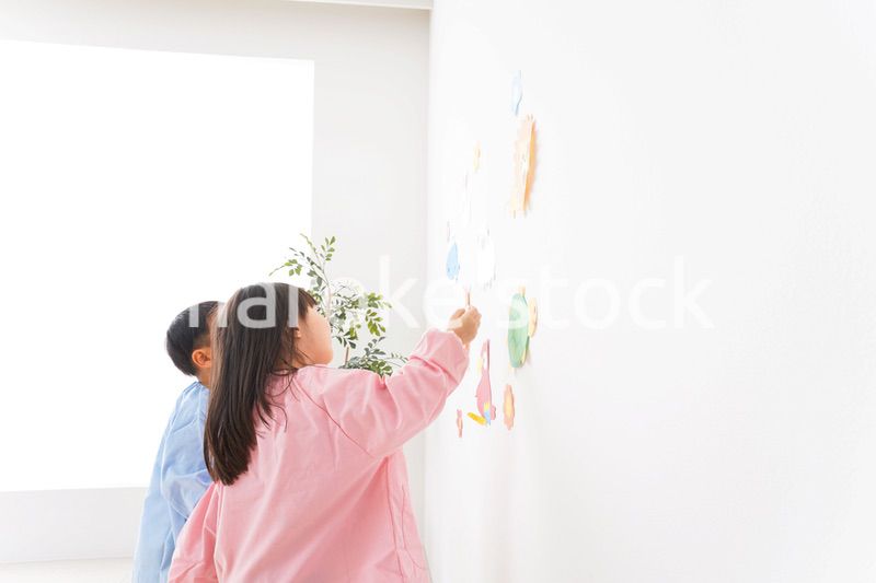 仲良しの女の子と男の子