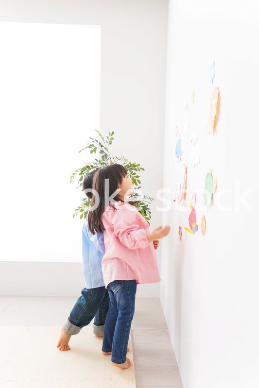 仲良しの女の子と男の子