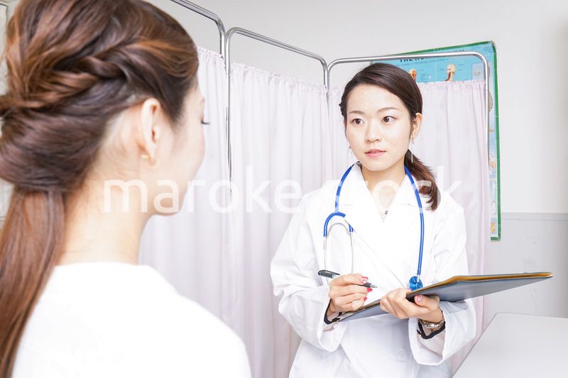 診察をする医師