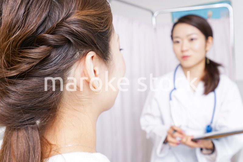 診察をする医師