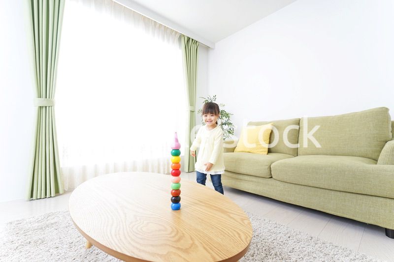 積み木で遊ぶ子ども