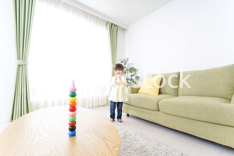 積み木で遊ぶ子ども