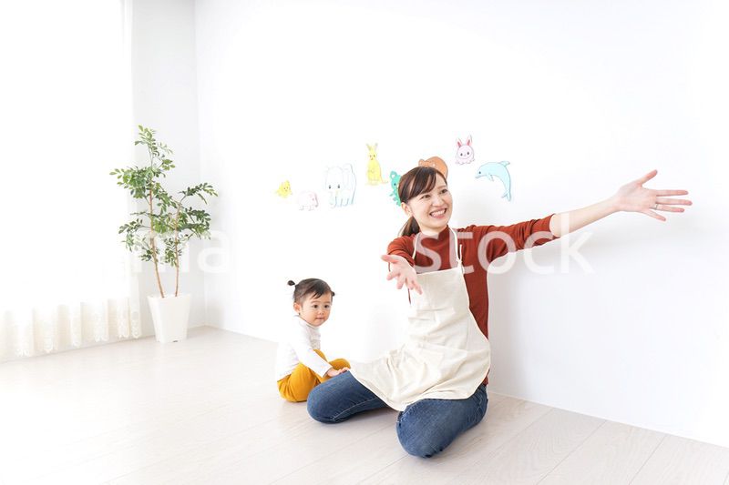 幼稚園で遊ぶ子ども