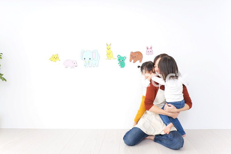 幼稚園で遊ぶ子ども