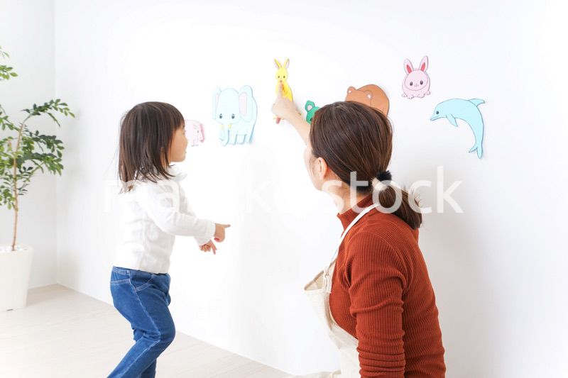 保育園で遊ぶ子供