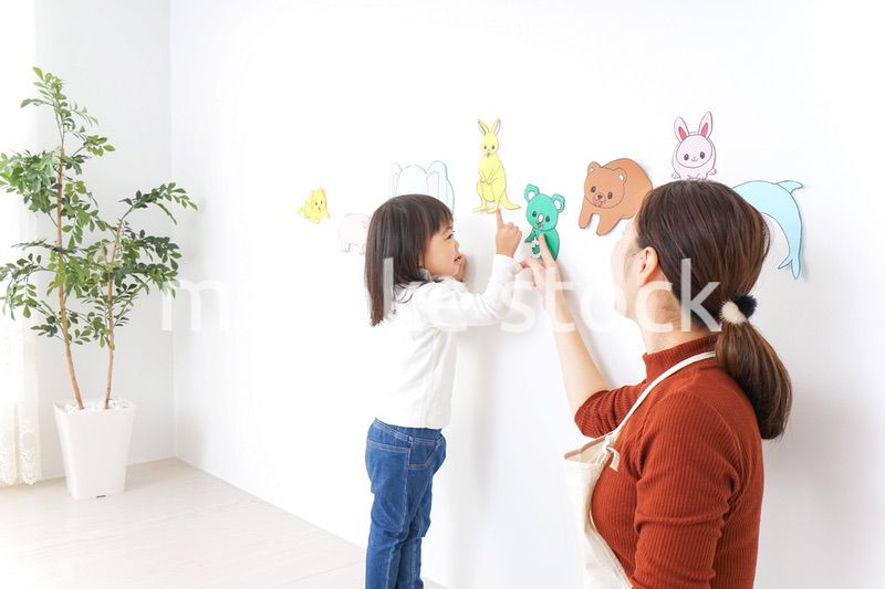 保育園で遊ぶ子供