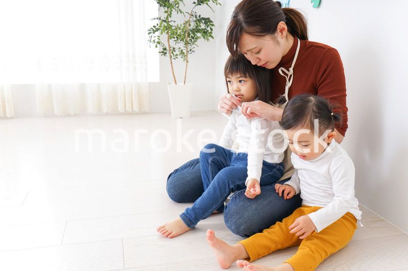 幼稚園で遊ぶ子ども