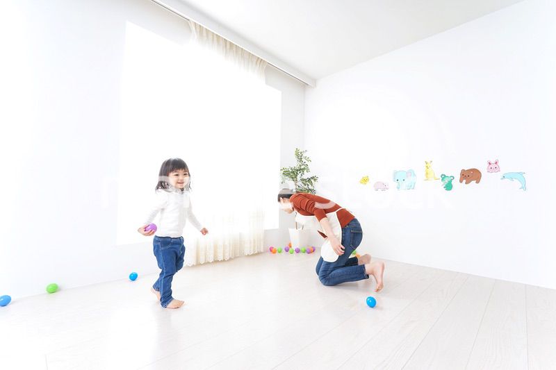 保育園で遊ぶ子供