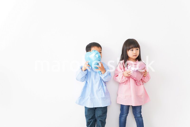 仲良しの女の子と男の子