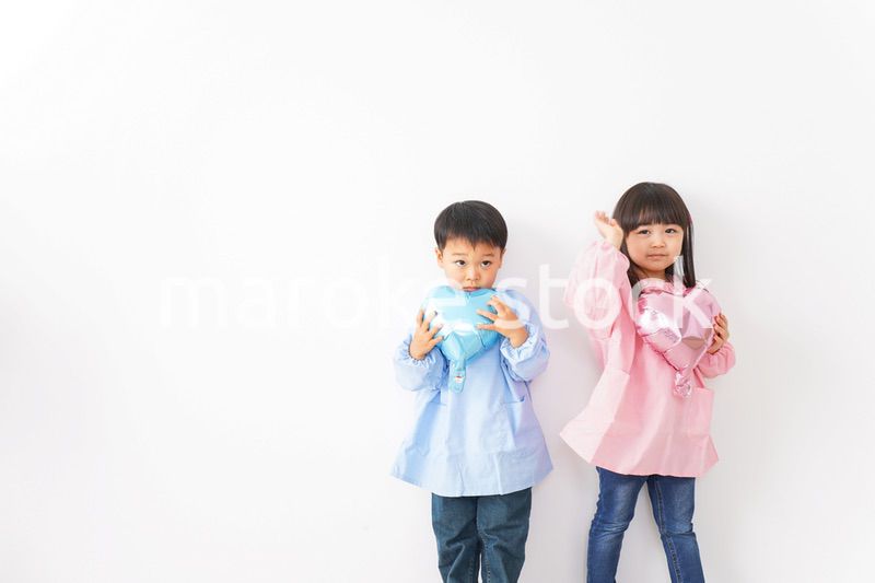 仲良しの女の子と男の子