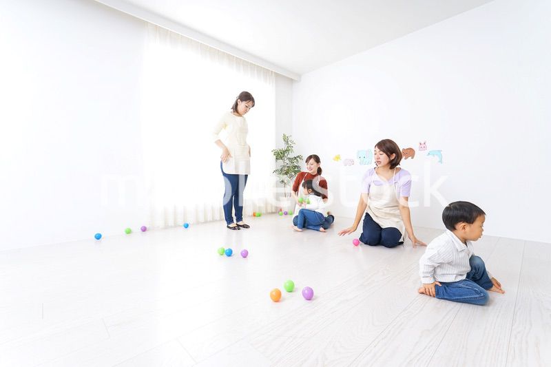 保育士と子供