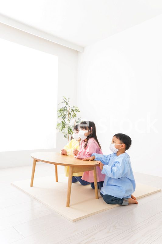 マスクをつけた子どもたち
