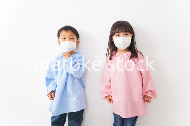 仲良しの女の子と男の子