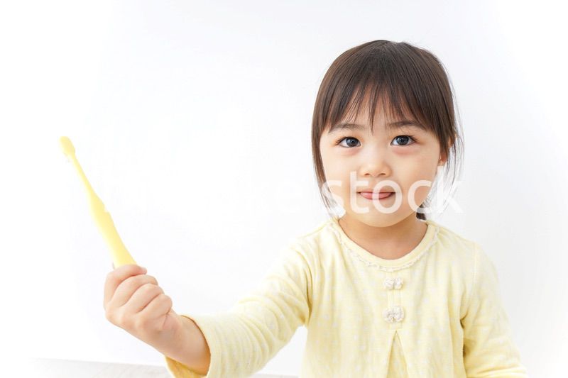 歯磨きをする子ども