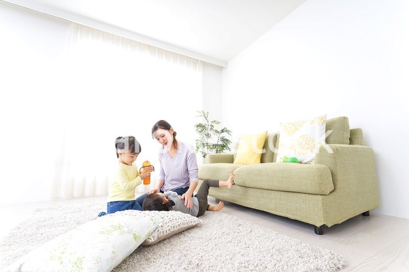 赤ちゃんのいる幸せな家族