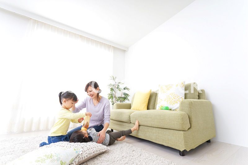 赤ちゃんのいる幸せな家族