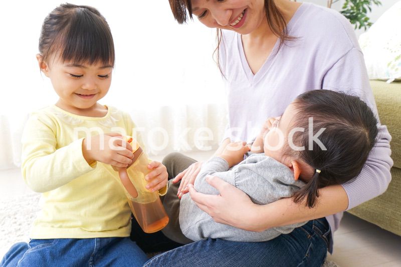 赤ちゃんのいる幸せな家族