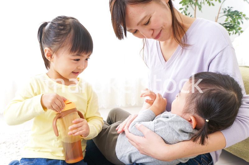 赤ちゃんのいる幸せな家族