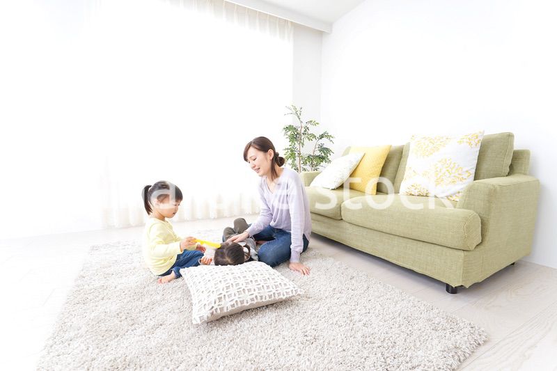 赤ちゃんのいる幸せな家族