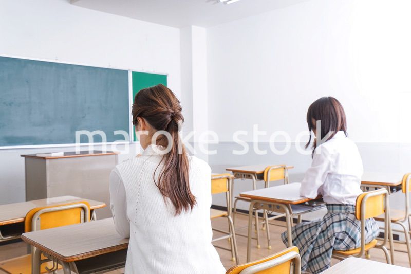 教室に座る学生