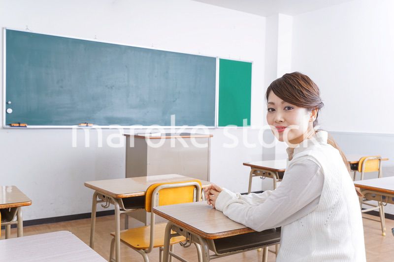 教室に座る学生