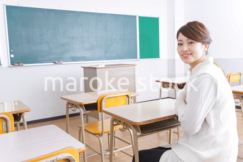 教室に座る学生