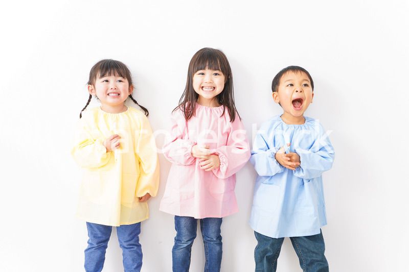 歯磨きをする子どもたち