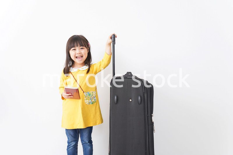 海外旅行に行く子ども