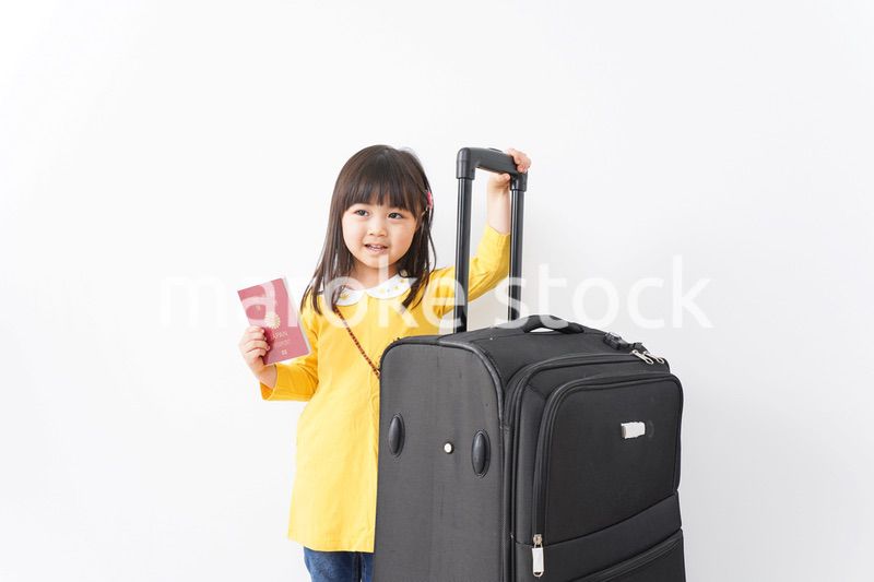 海外旅行に行く子ども