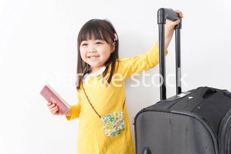 海外旅行に行く子ども