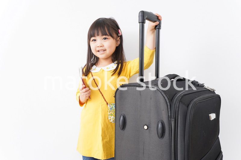 海外旅行に行く子ども