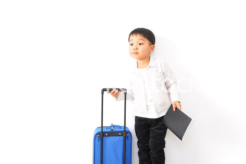 出張に行くビジネスマン