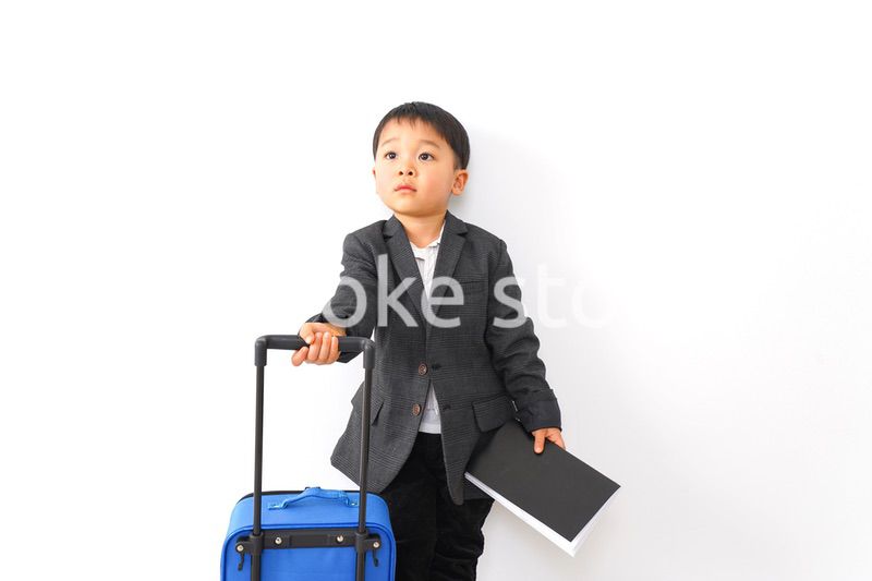 出張に行くビジネスマン