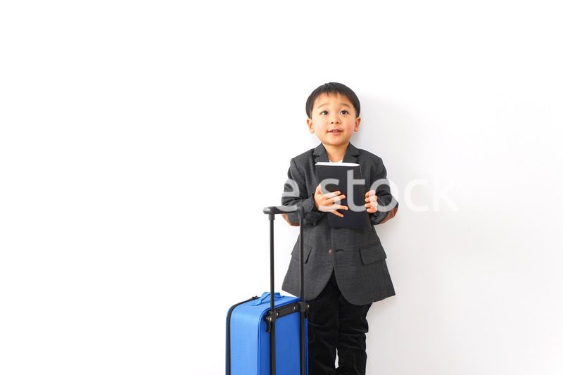 出張に行くビジネスマン