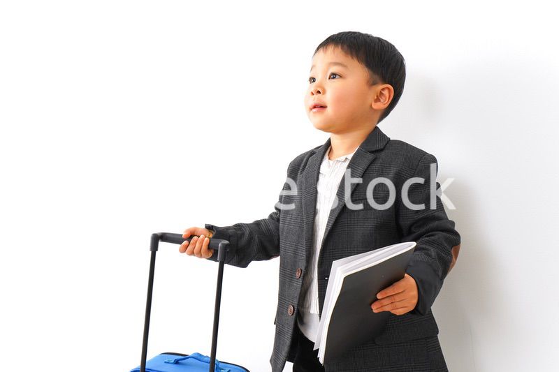 出張に行くビジネスマン