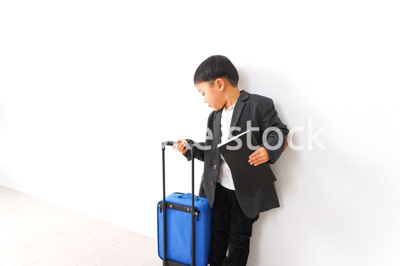 出張に行くビジネスマン